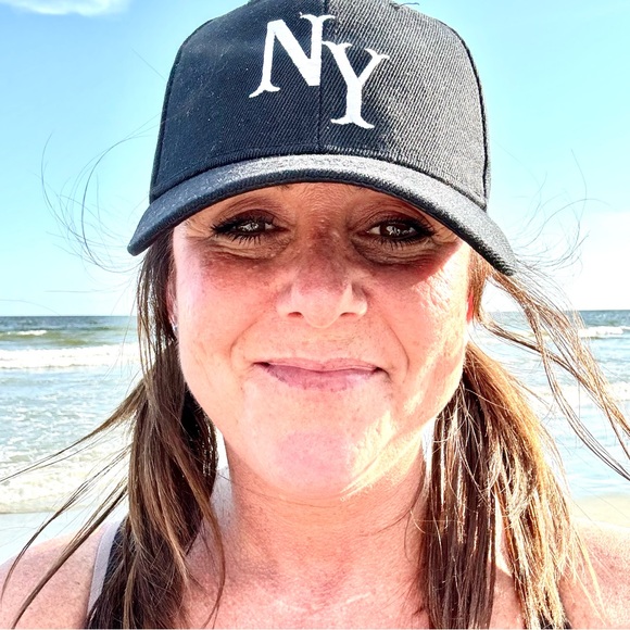 Meet your Posher, Valerie 🎀 - Picture 5 of 8